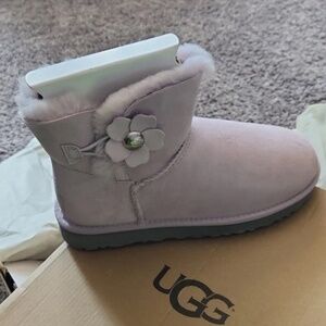 UGG Mini Baily Poppy Womens Winter Boots SZ 8 NWT